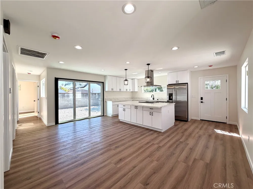 18756 Cohasset Street Reseda, CA 91335