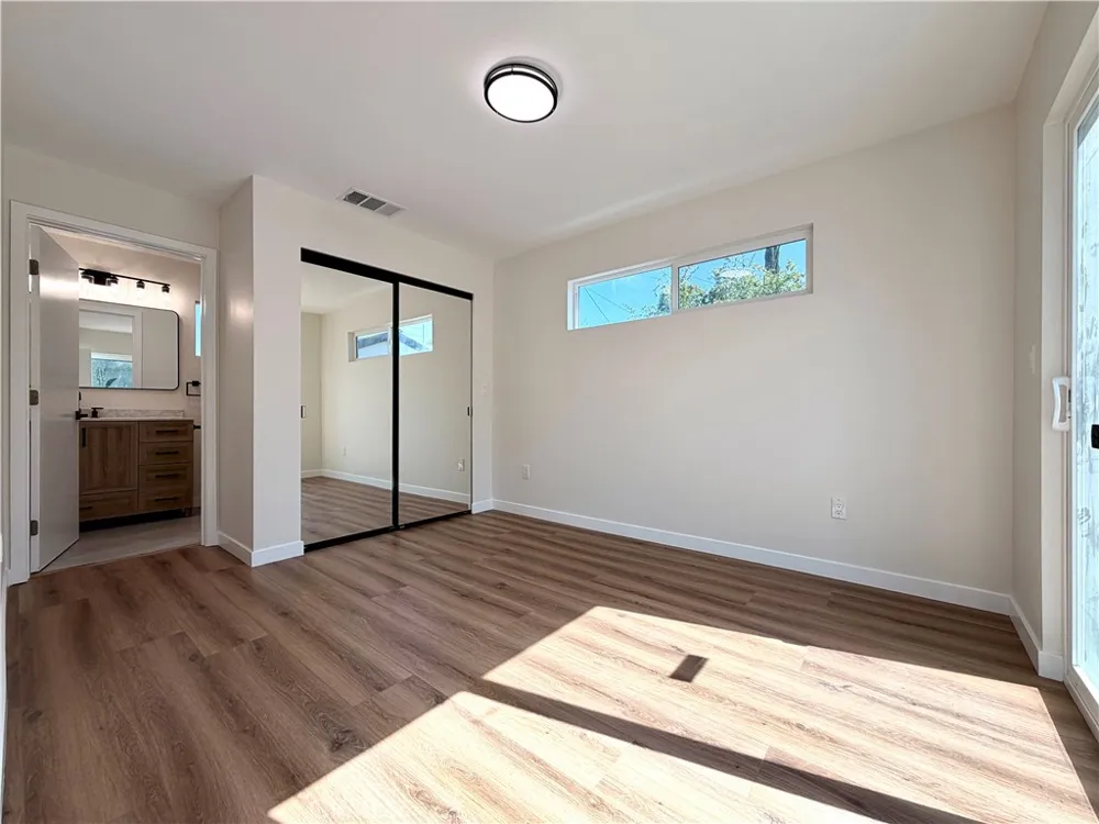18756 Cohasset Street Reseda, CA 91335