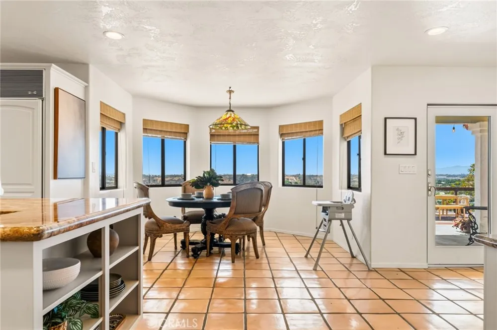 2323 Wilt Fallbrook, CA 92028