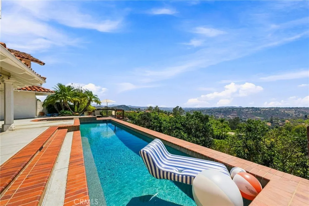 2323 Wilt Fallbrook, CA 92028