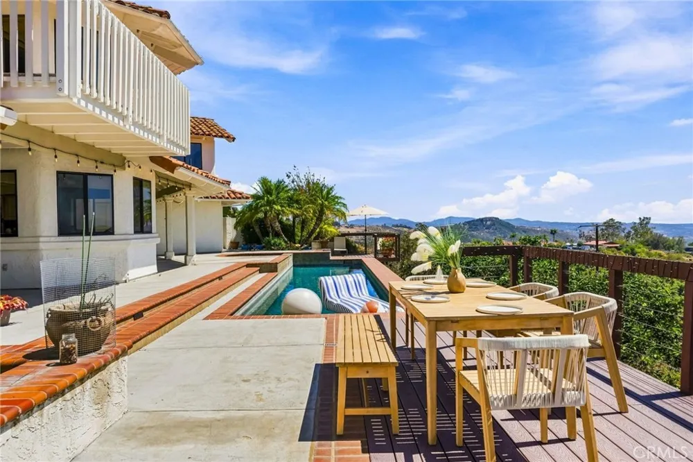 2323 Wilt Fallbrook, CA 92028