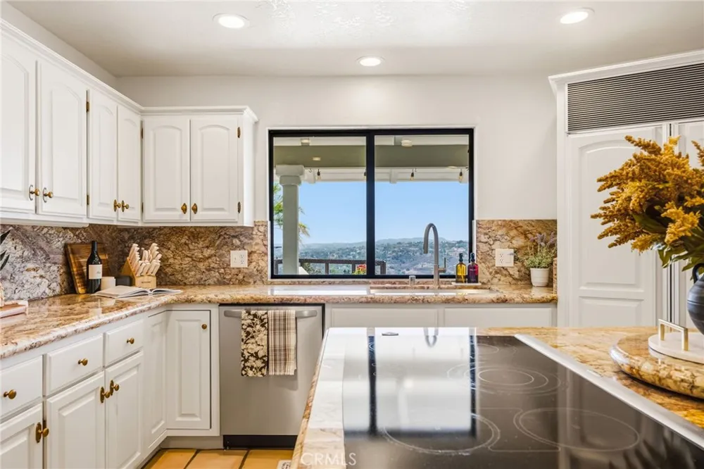 2323 Wilt Fallbrook, CA 92028