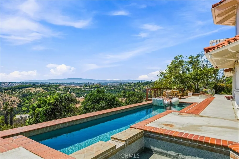 2323 Wilt Fallbrook, CA 92028