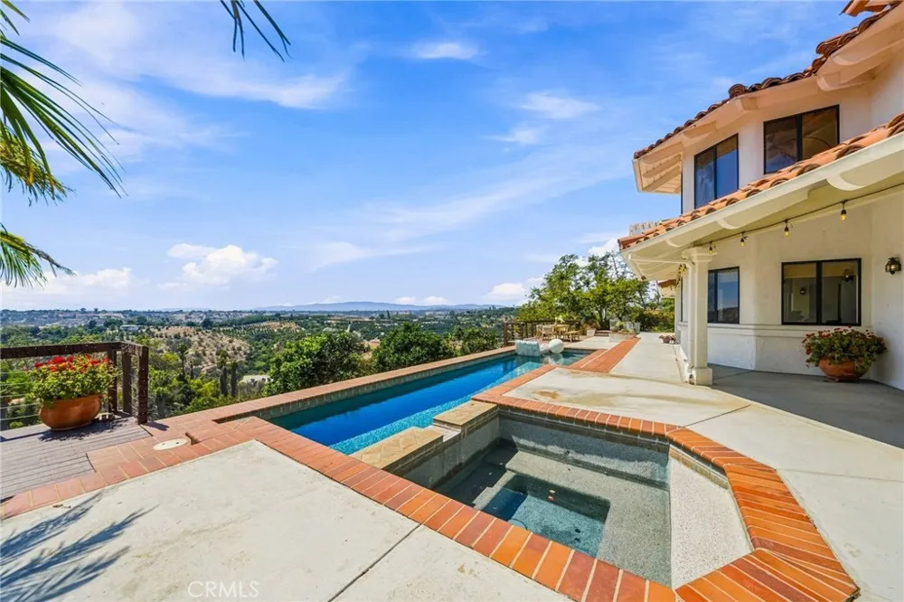 2323 Wilt Fallbrook, CA 92028