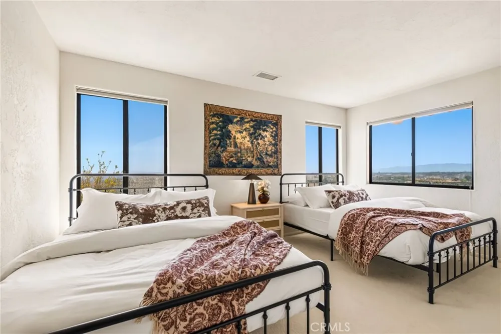 2323 Wilt Fallbrook, CA 92028