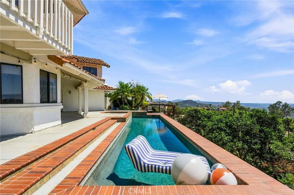 2323 Wilt Fallbrook, CA 92028