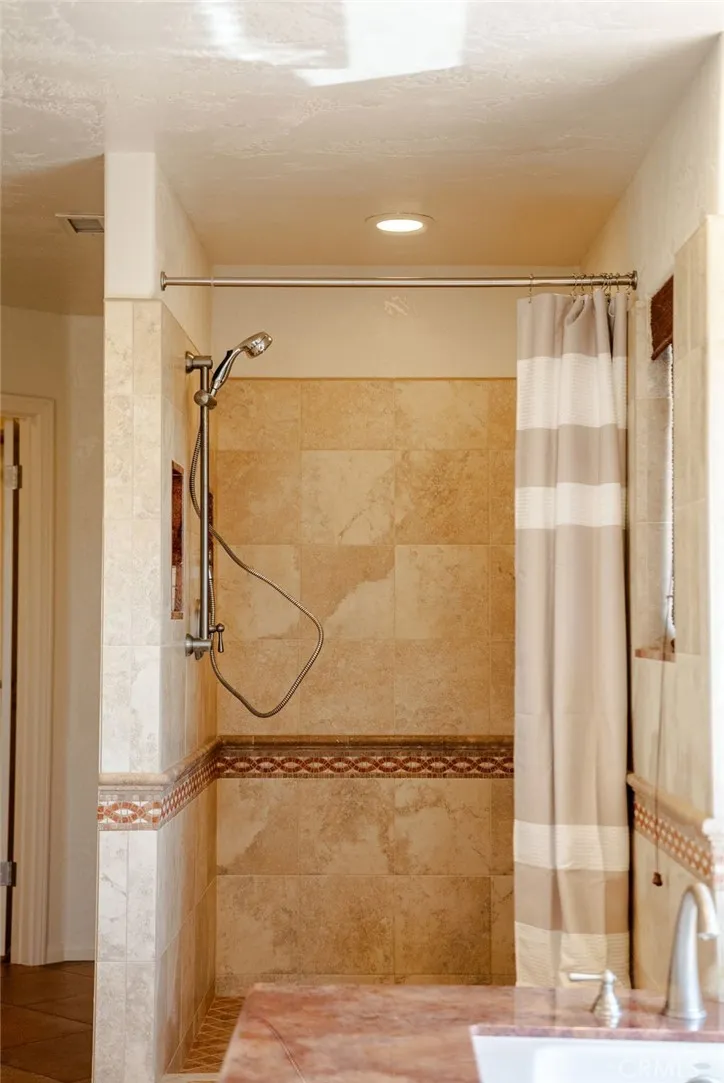 2323 Wilt Fallbrook, CA 92028