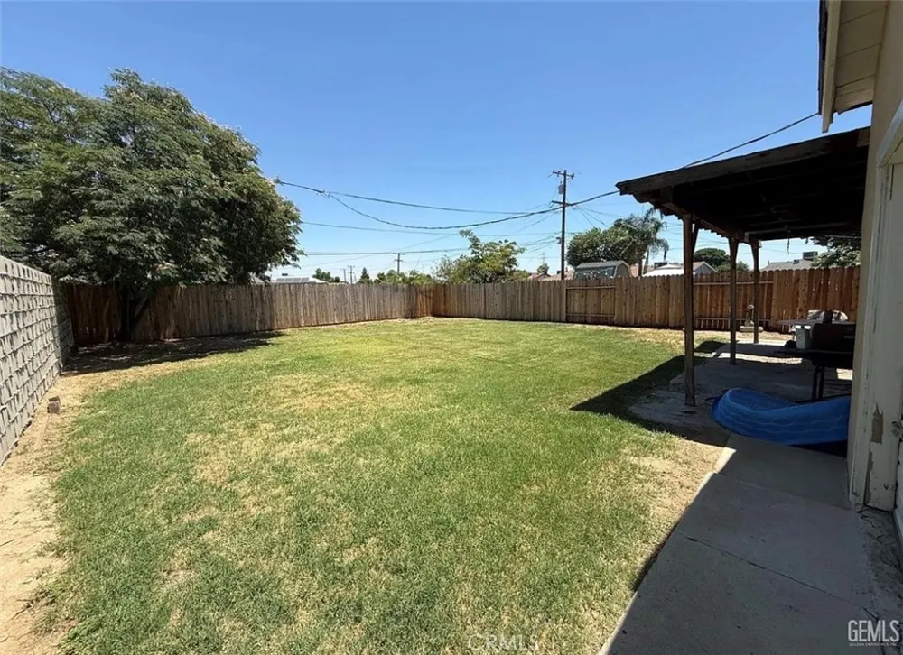 2512 Barnett Bakersfield, CA 93308