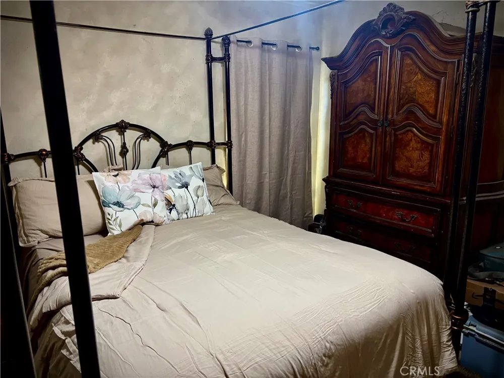 2512 Barnett Bakersfield, CA 93308