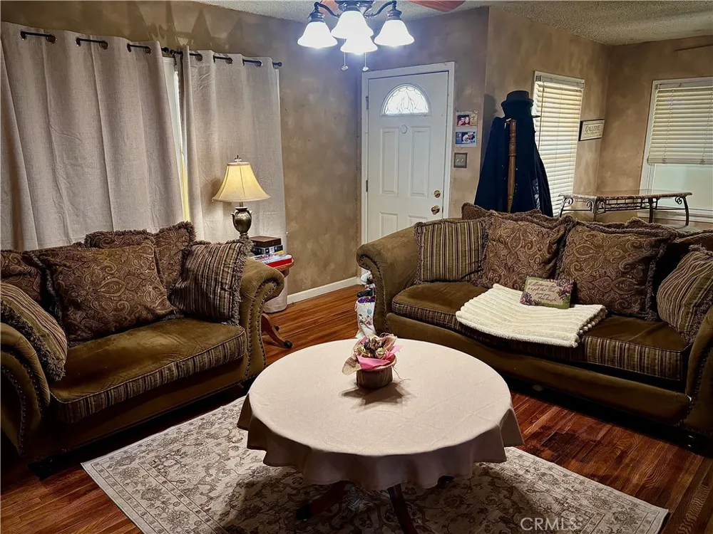 2512 Barnett Bakersfield, CA 93308