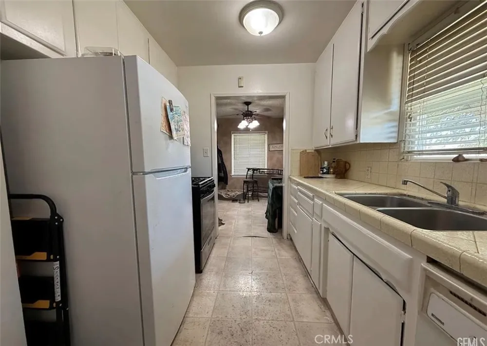 2512 Barnett Bakersfield, CA 93308