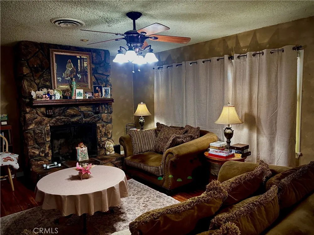 2512 Barnett Bakersfield, CA 93308