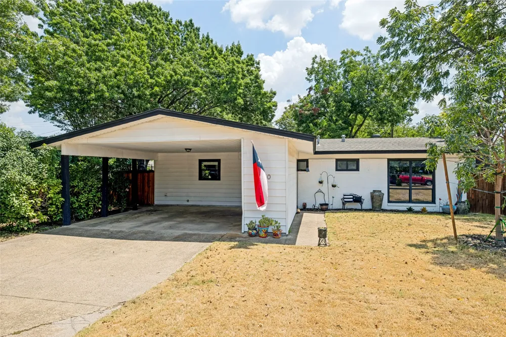 9740 Ash Creek Drive Dallas, TX 75228