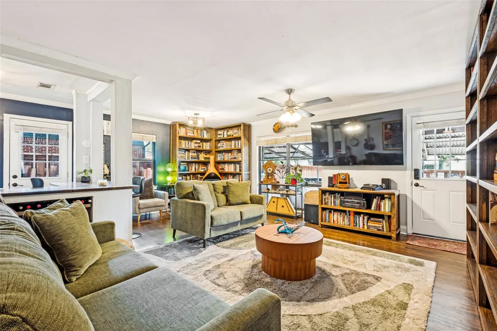 9740 Ash Creek Drive Dallas, TX 75228