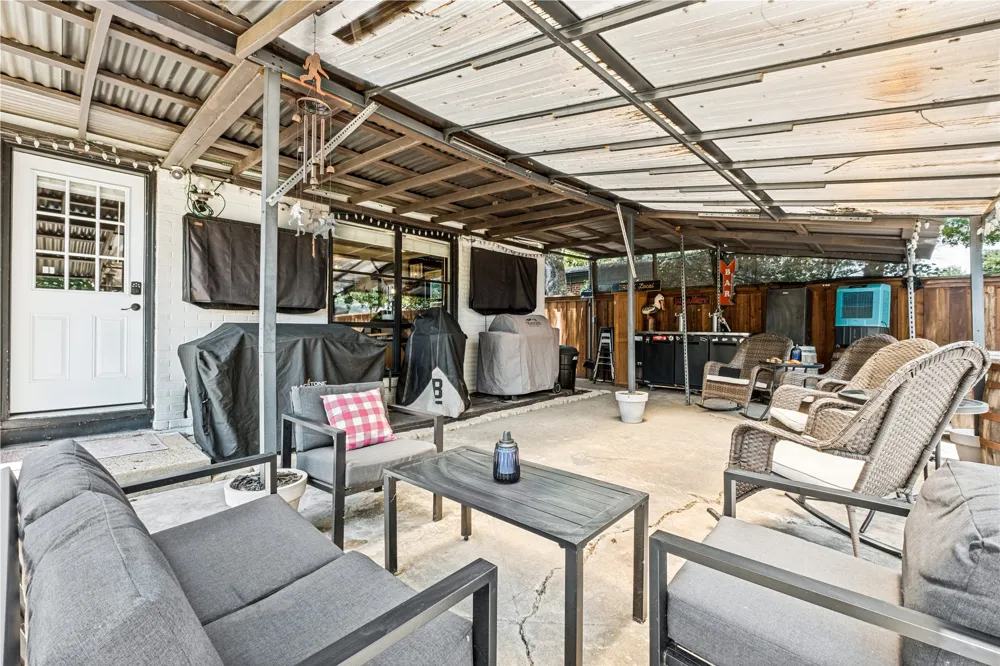 9740 Ash Creek Drive Dallas, TX 75228