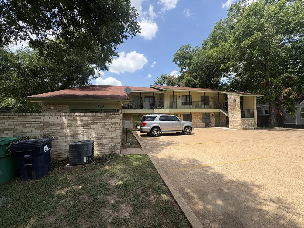 904 Austin Street Denton, TX 76201