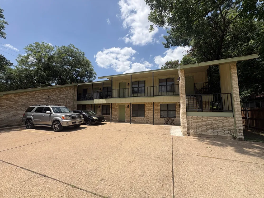 904 Austin Street Denton, TX 76201