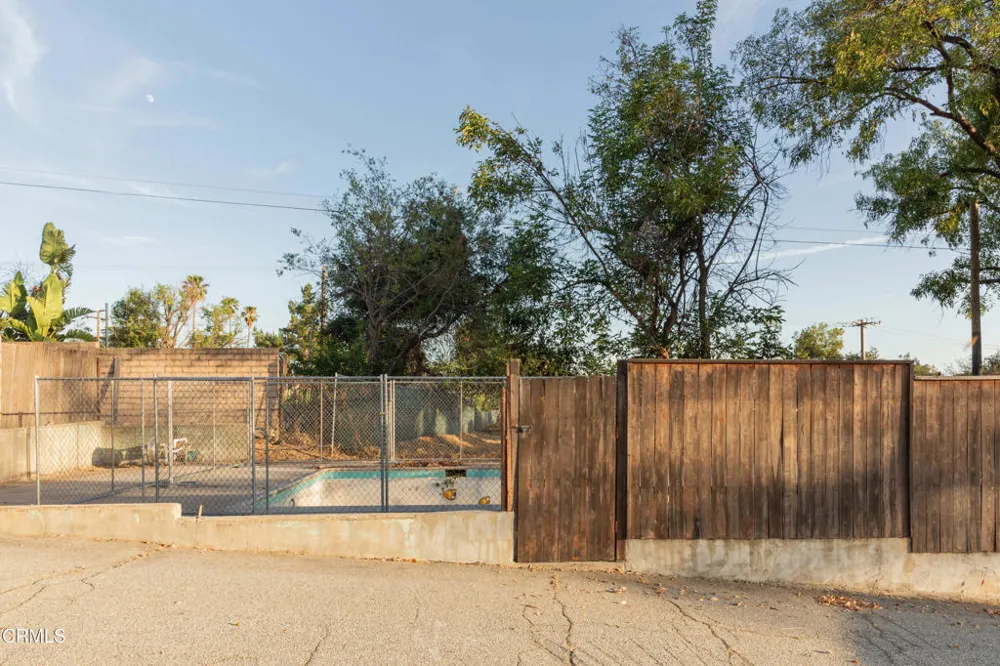 575 W Loma Alta Drive Altadena, CA 91001