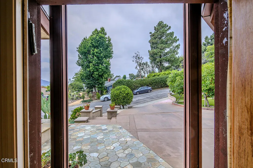 5432 Vista Del Arroyo Drive La Crescenta, CA 91214