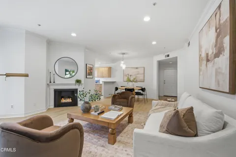 450 W Dryden Street #106