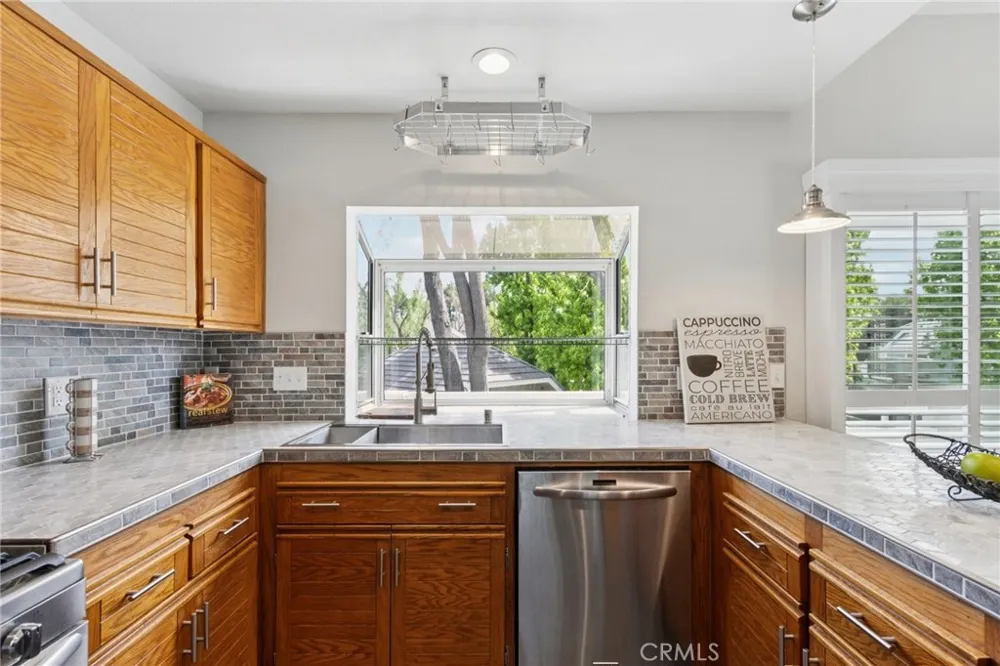 26107 Mcbean Valencia, CA 91355