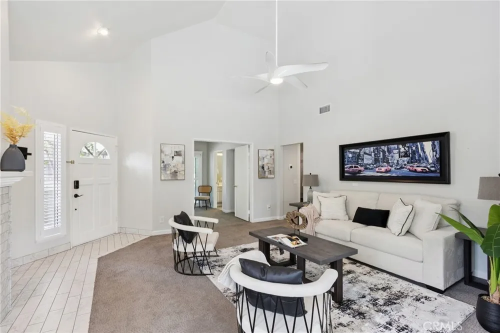 26107 Mcbean Valencia, CA 91355