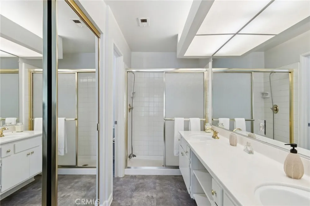26107 Mcbean Valencia, CA 91355