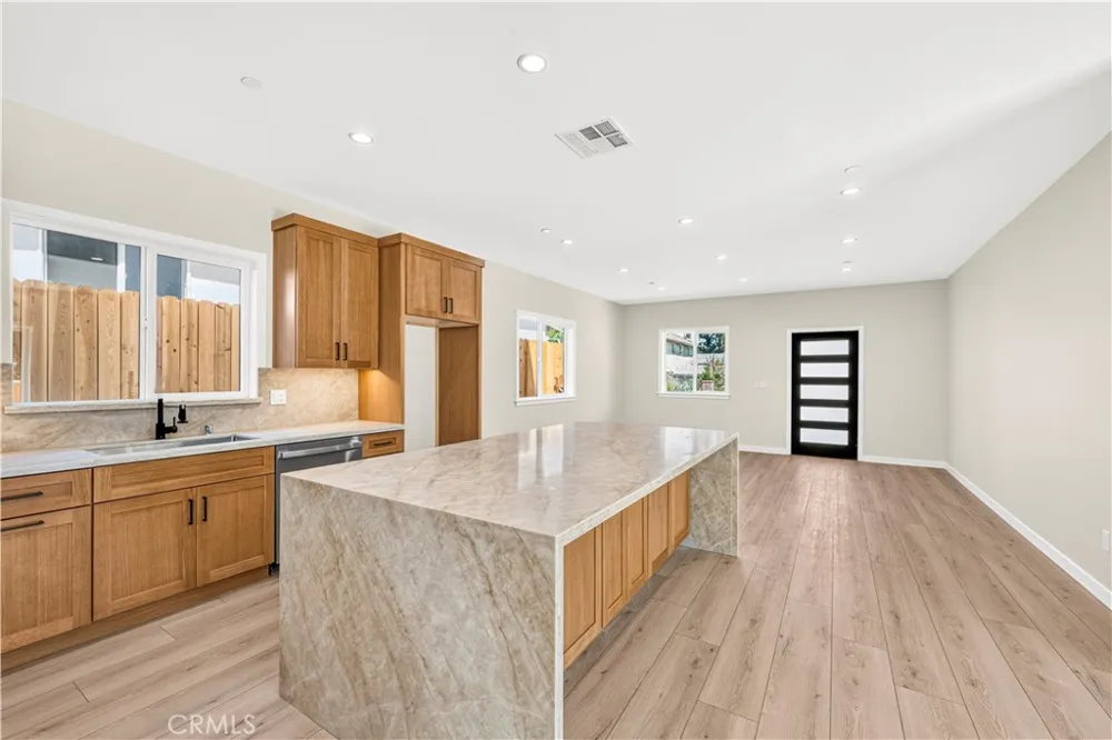 8734 Apperson Street Sunland, CA 91040
