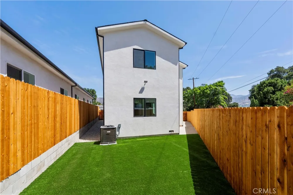 8734 Apperson Street Sunland, CA 91040
