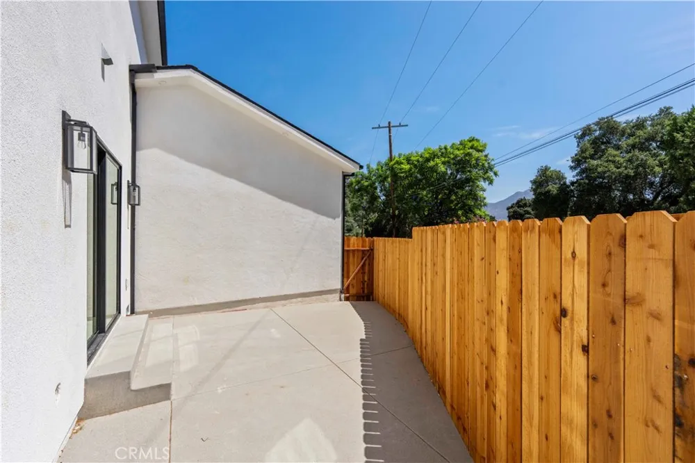 8734 Apperson Street Sunland, CA 91040