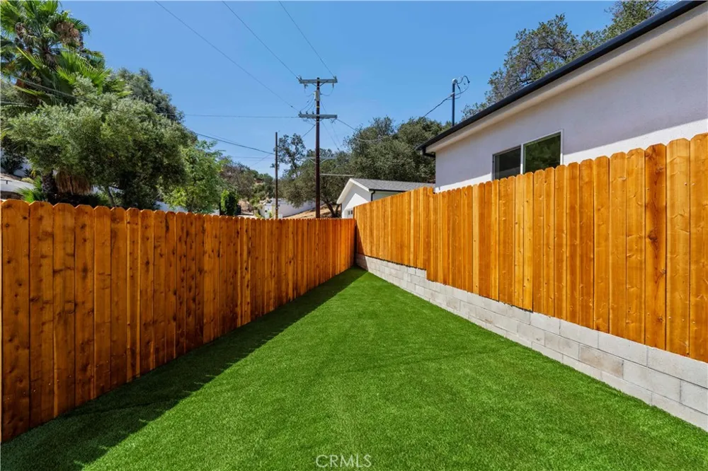 8734 Apperson Street Sunland, CA 91040