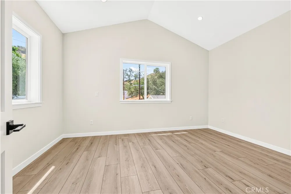 8734 Apperson Street Sunland, CA 91040