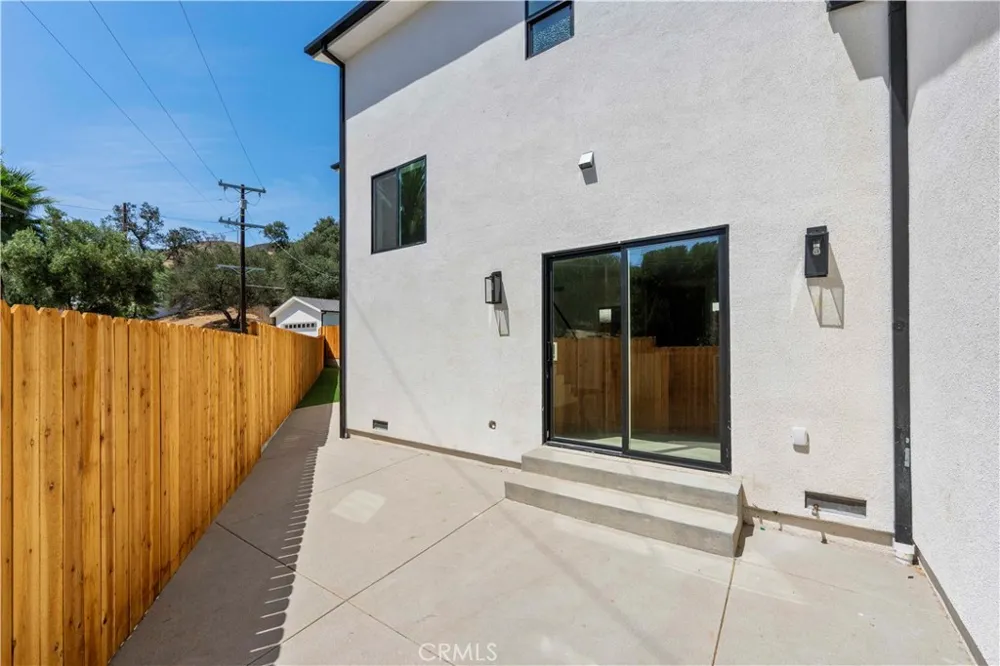 8734 Apperson Street Sunland, CA 91040