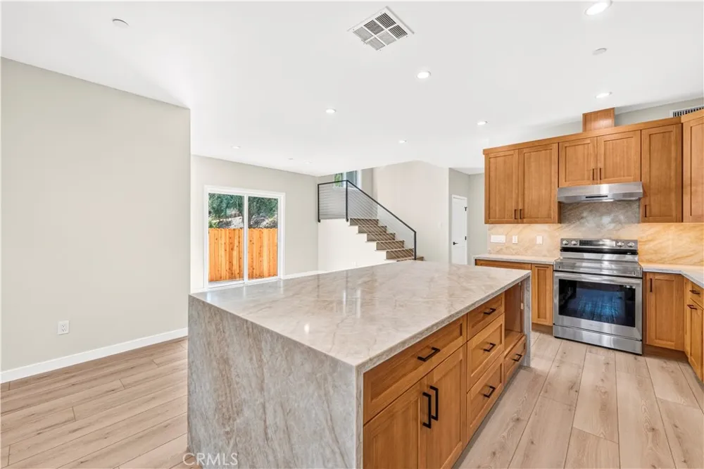 8734 Apperson Street Sunland, CA 91040