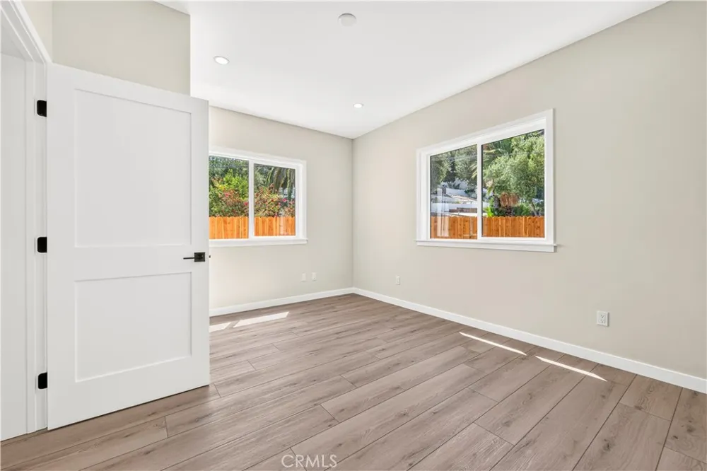 8734 Apperson Street Sunland, CA 91040