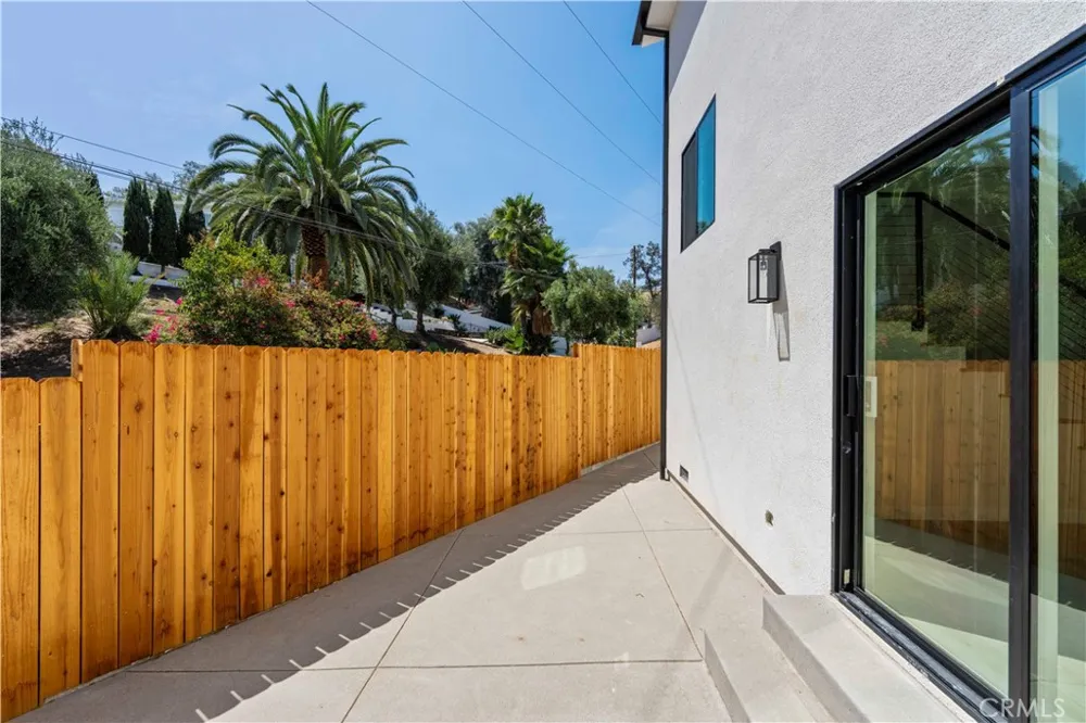 8734 Apperson Street Sunland, CA 91040