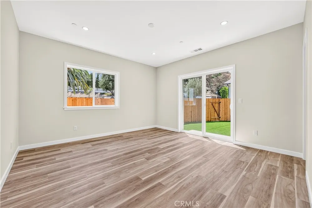 8738 Apperson Street Sunland, CA 91040
