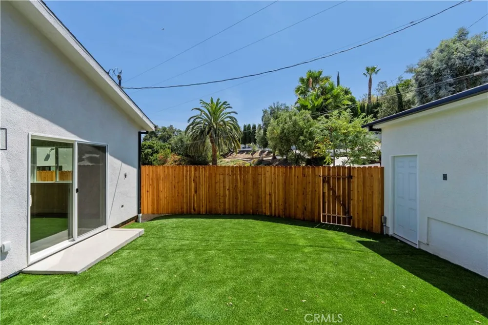 8738 Apperson Street Sunland, CA 91040