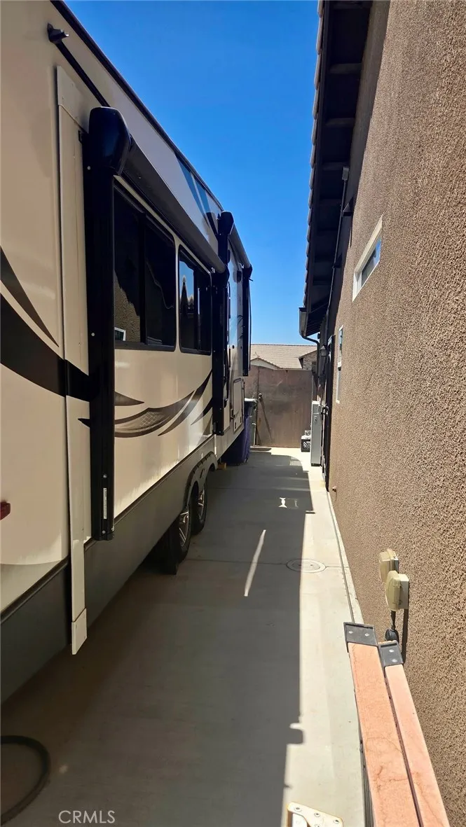 1490 Laredo Court Tulare, CA 93274
