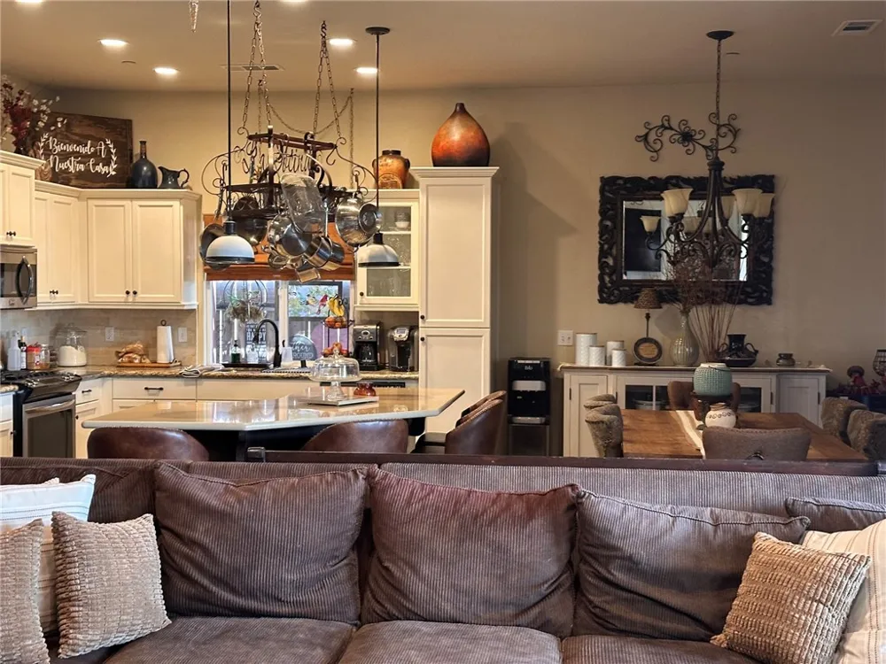 1490 Laredo Court Tulare, CA 93274