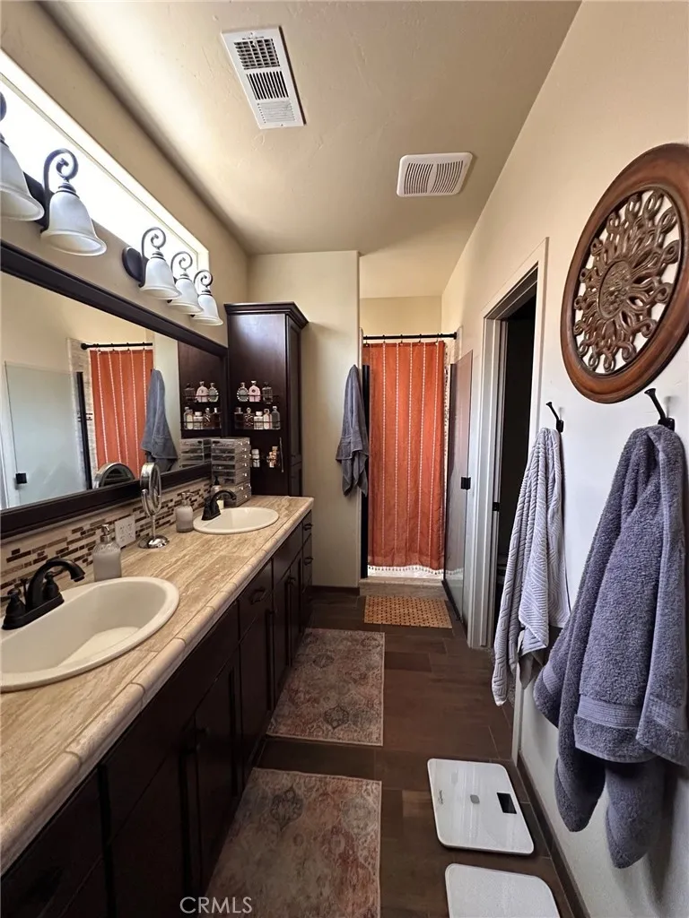1490 Laredo Court Tulare, CA 93274