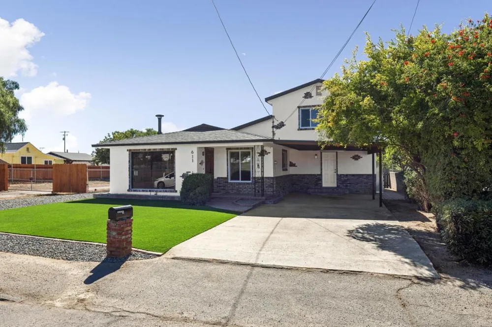 611 9Th Street Ramona, CA 92065
