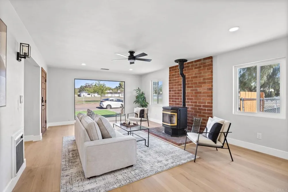 611 9Th Street Ramona, CA 92065