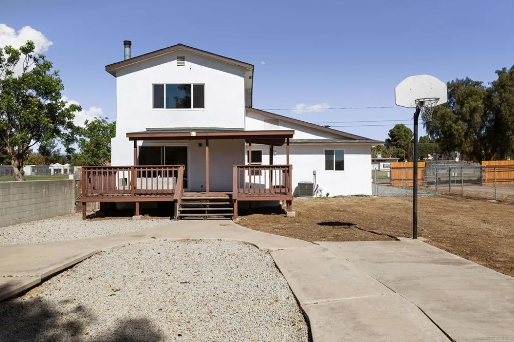 611 9Th Street Ramona, CA 92065
