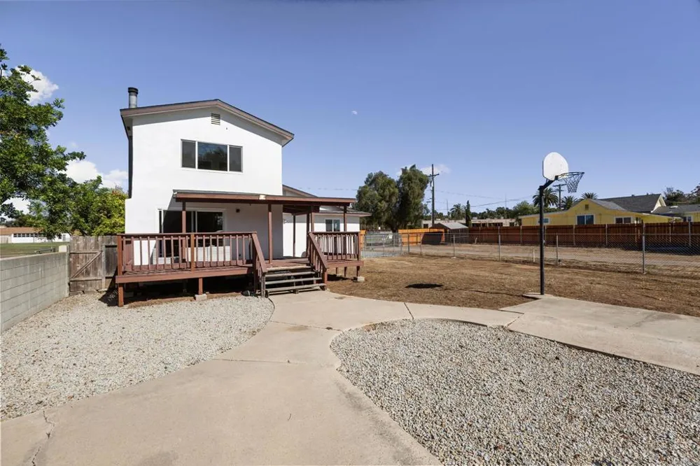 611 9Th Street Ramona, CA 92065