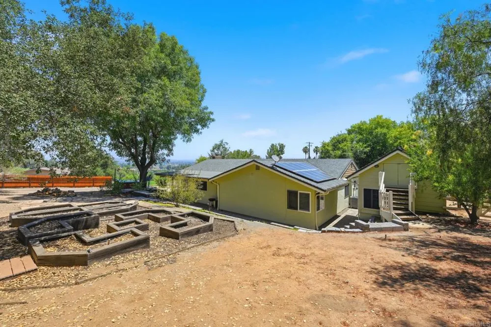 2438 Duraznitos Rd Ramona, CA 92065