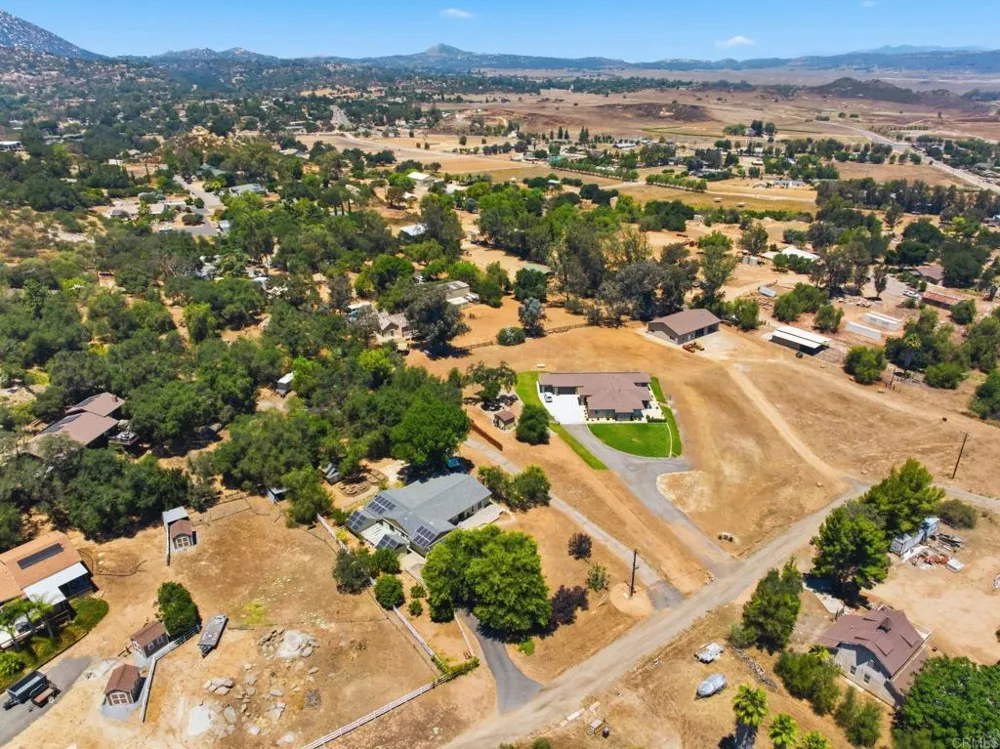 2438 Duraznitos Rd Ramona, CA 92065