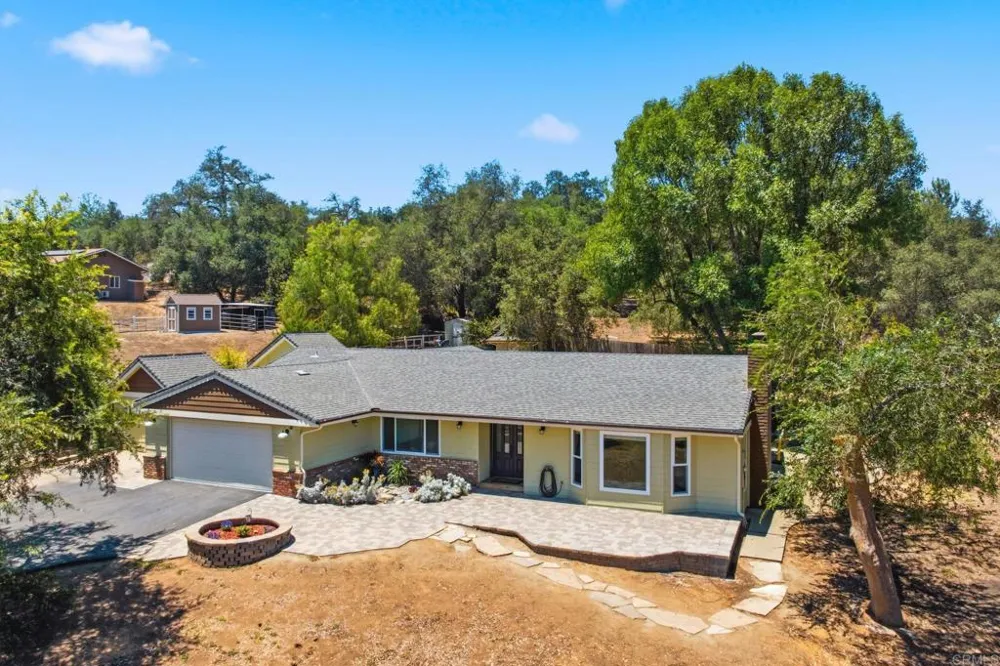 2438 Duraznitos Rd Ramona, CA 92065