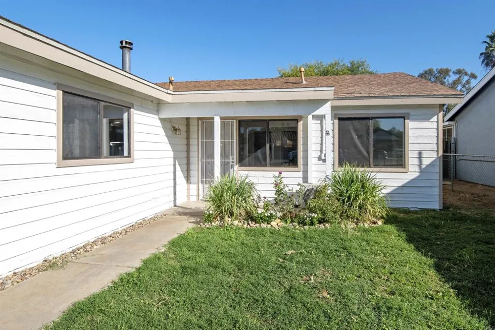 945 E STREET Ramona, CA 92065