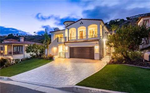 33 Nuvola Court